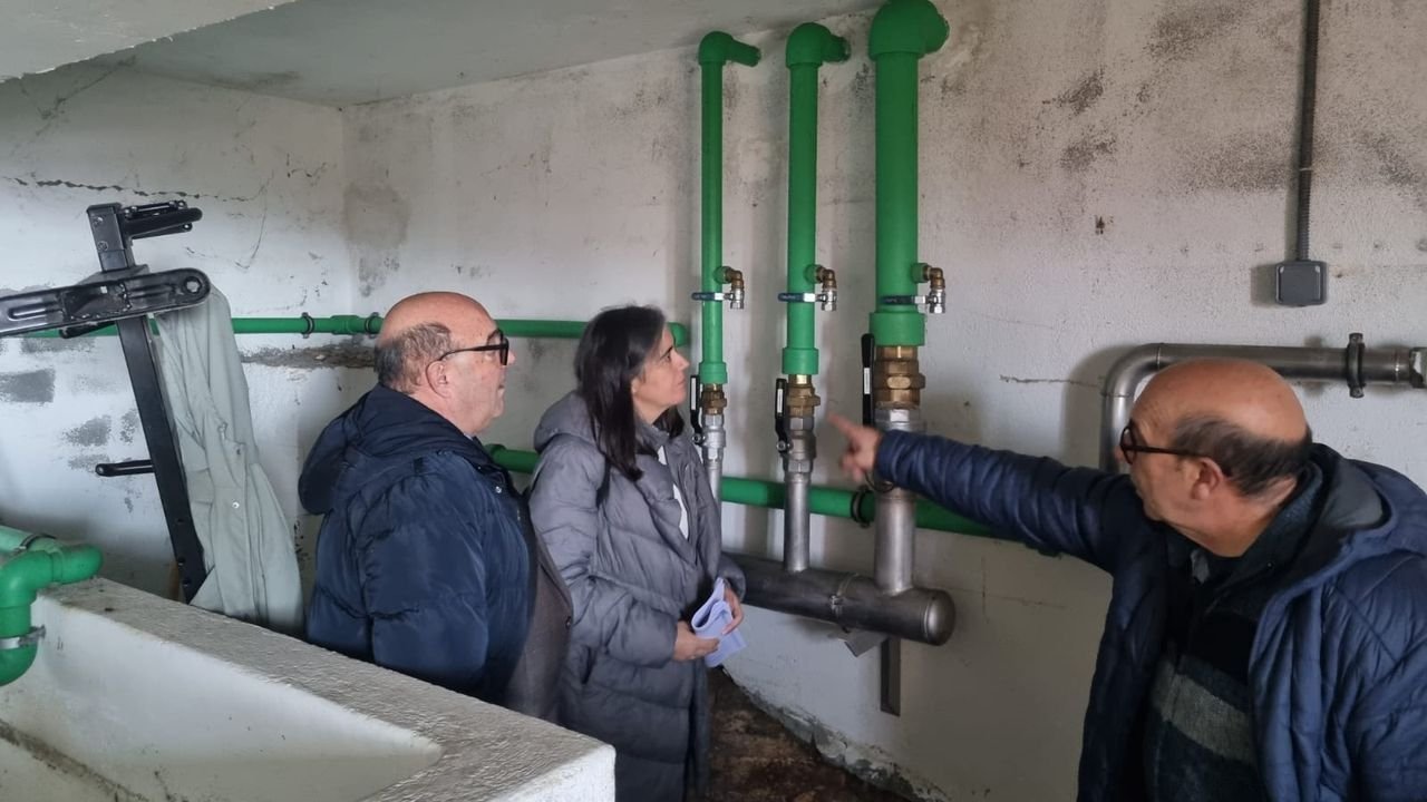 Descubren plomo, aluminio, hierro y arsénico en la acometida del agua cerca del IES de Beade